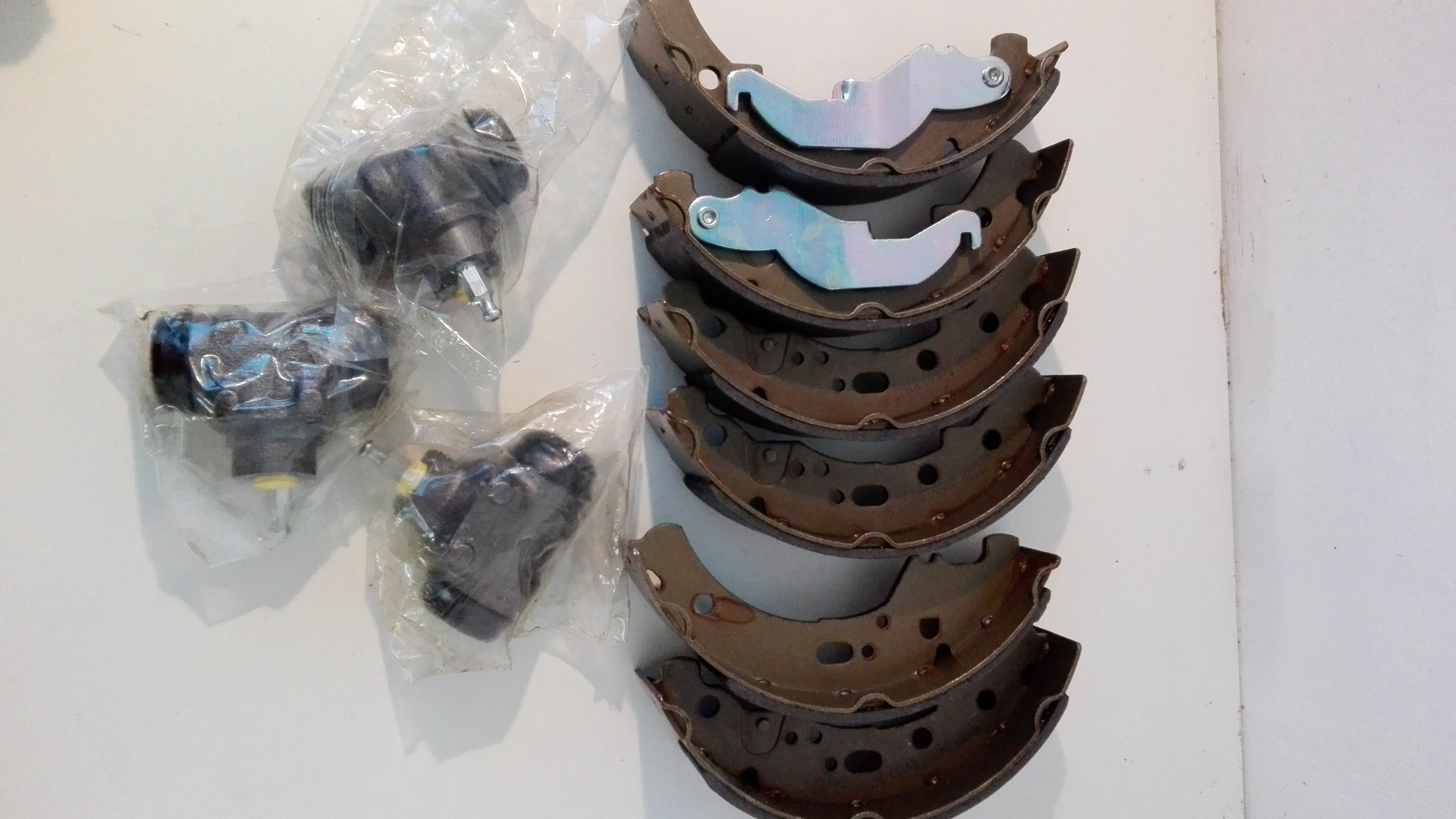 Set Bremsbacken und Radbremszylinder TM 602, TM 703 Zubehör Set Bremsbacken und Radbremszylinder TM 602, TM 703 Zubehör