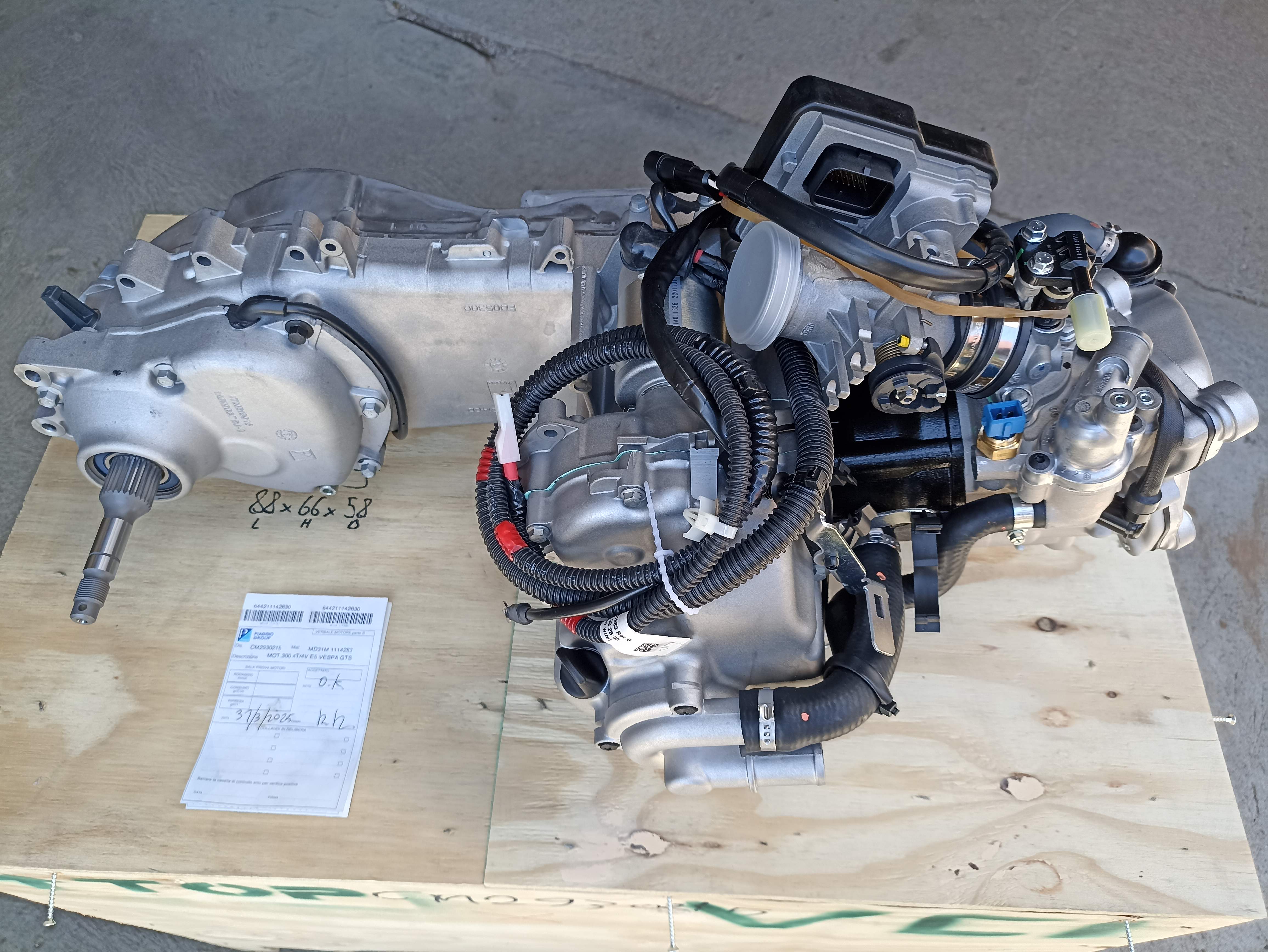 Neuer Vespa HPE300/ E5 Motor MD31M für GTS 300  Neuer Vespa HPE300/ E5 Motor MD31M für GTS 300